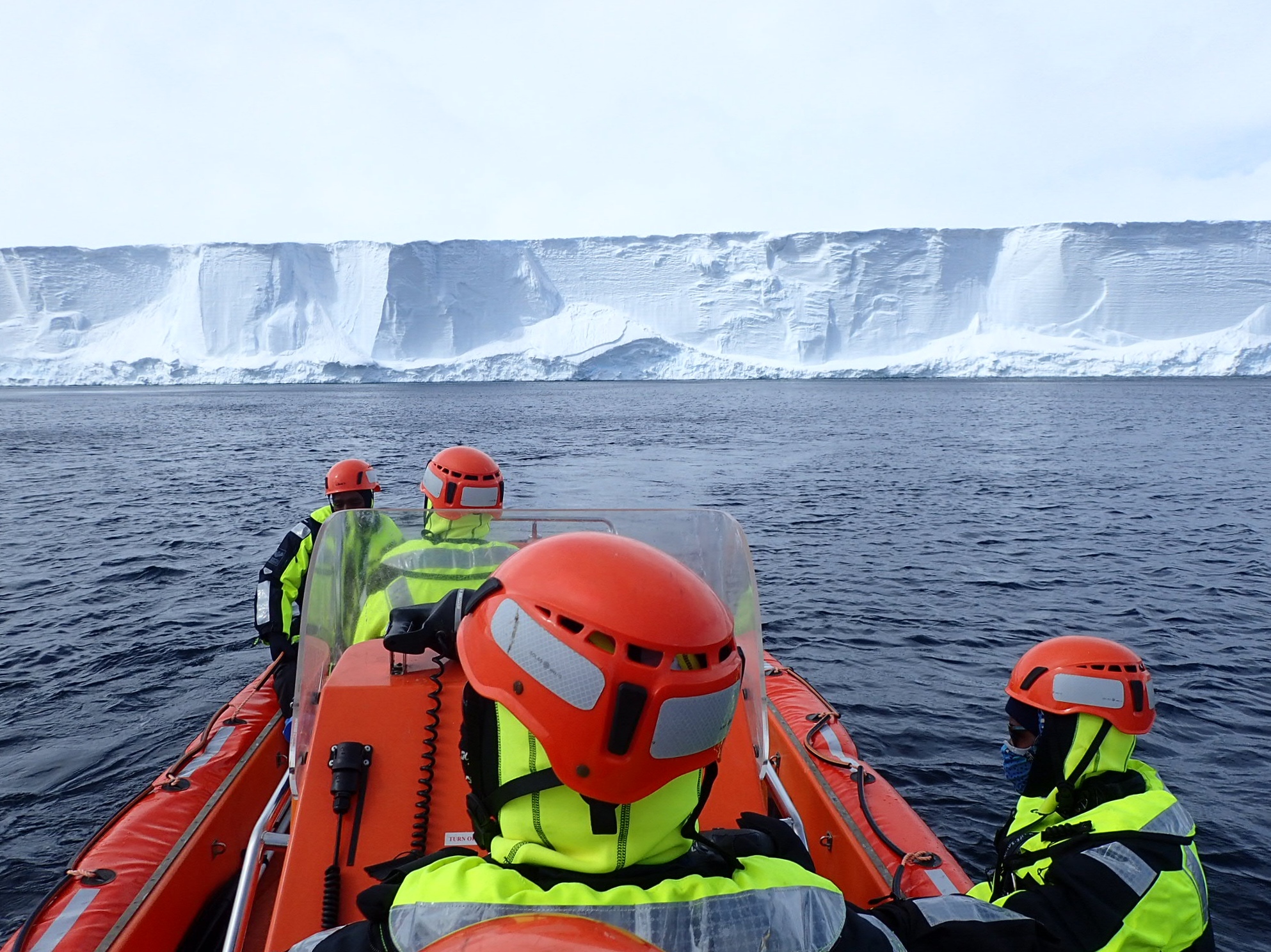 Sébastien Lavanchy prend part à l'expédition scientifique européenne "So-Chic" en Antarctique, à bord du brise-glace S.A Agulhas II