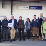 La pétition pour sauver le guichet de la gare de Blonay a été remise aux autorités communales lundi matin