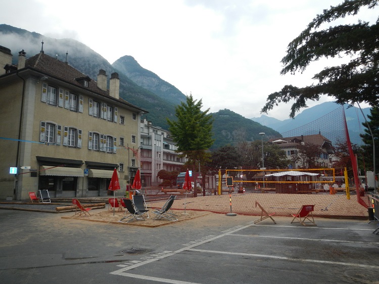 Un accord a été trouvé au sujet de l’abattage du cyprès de la Place du Marché à Aigle